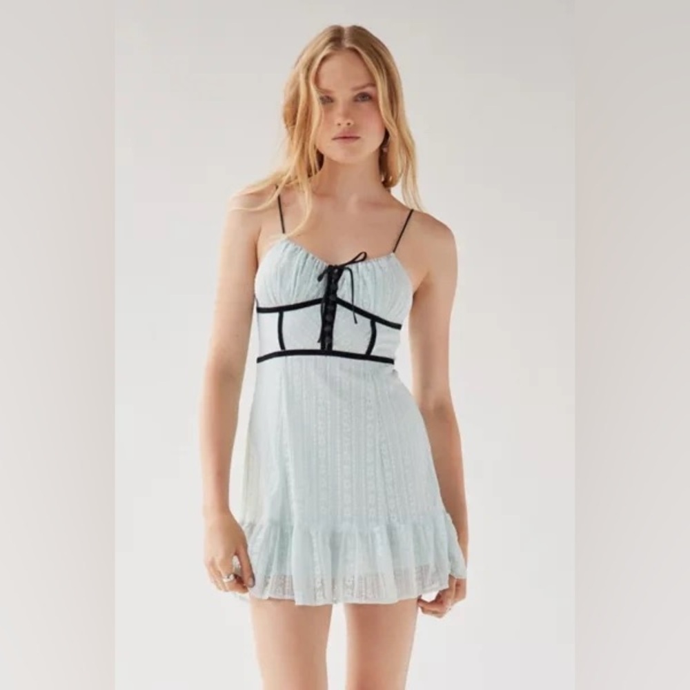 UO SILVANA LACE MINI DRESS IN LIGHT BLUE Size M